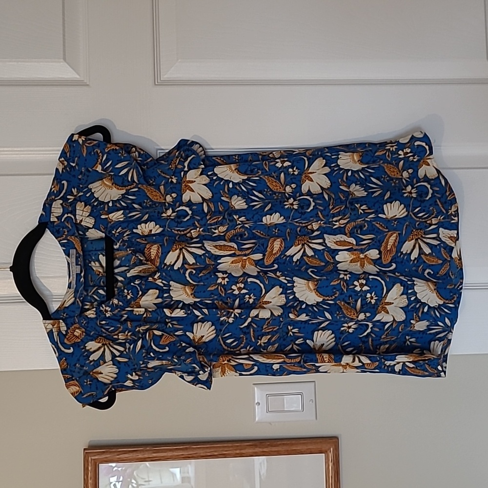 DANIEL RAINN flutter cap sleeve,blouse, top, blue, gold, cream, oversized small.